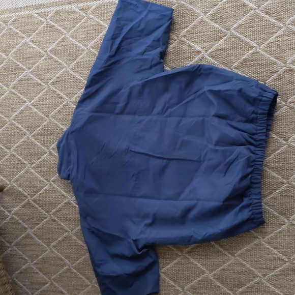 United States Navy logo short sleeved golfing windbreaker - Picture 4 of 5